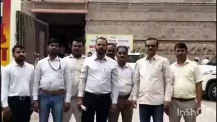 फेरी पटरी ठेला व्यवसायियों के उत्पीड़न पर नगर आयुक्त को सौंपा गया ज्ञापन