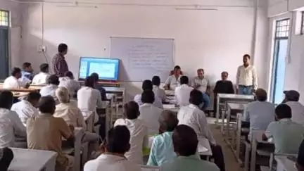 बहरी: सीधी जिले के धौहनी सहित कई स्थानों पर बीएलओ की बैठक संपन्न