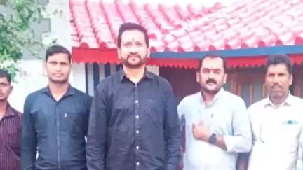 भुरभुसी और खौड़ा के सरपंचों ने जिला उपाध्यक्ष से खैरागढ़ में जाकर की मुलाकात, विकास कार्यों पर हुई चर्चा