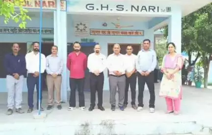 ऊना: एमडीएम वर्कर को खाना बनाते समय मास्क और एपरिन पहनने के निर्देश, निरीक्षण के दौरान शिक्षा उपनिदेशक ने दिए