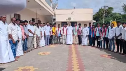 காரியமங்கலம்: கெரகோடஅள்ளியில் மாற்று கட்சியினர்  அதிமுகவில் இணையும் நிகழ்ச்சி