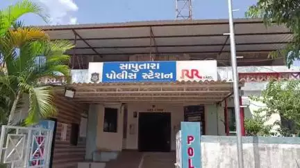 સુબીર: સાપુતારા પો.સ્ટે દ્વારા શામગાન SBI Bank ની મદદ દ્વારા ગેરકાયદેસર વ્યાજ વટાવ પ્રવૃત્તિ નાબૂદ કરવા લોન મેળાનું આયોજન કરાયુ