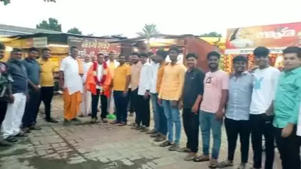 औंढा नागनाथ: भाजपा औंढा शहराध्यक्षपदी बबन सोनूणे यांची फेरनिवड, बाजार मैदान येथे कार्यकर्त्यांकडून फटाक्याच्या आतिबातजीत भव्य स्वागत