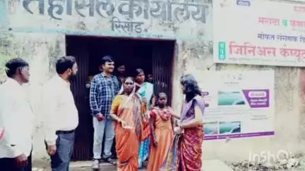 वाशिम: तहसीलदार प्रतिक्षा तेजनकर यांच्याकडून रिसोड तहसिल कार्यालयातील आधार सेवा केंद्राची पाहणी, सेवेत सुधारणा करण्याचे निर्देश
