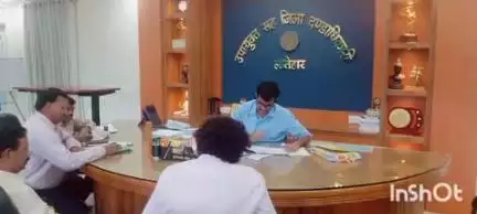 लातेहार: समाहरणालय में उपायुक्त ने विद्युत विभाग की समीक्षा बैठक की, दिए आवश्यक निर्देश