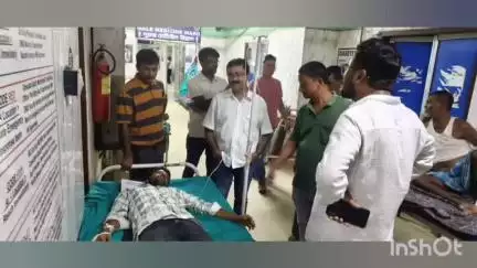 আলিপুরদুয়ার ১: NRC নিয়ে আলিপুরদুয়ারে প্রতিবাদ মিছিলে এসে দুর্ঘটনার মুখে পাঁচজন, আহতদের দেখতে জেলা হাসপাতালে TMC নেতারা