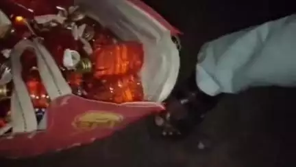 बटियागढ़: संगठन कार्यकर्ताओं ने केरबना चौकी क्षेत्र में 61 पाव अवैध शराब पकड़कर चौकी पुलिस को सौंपा