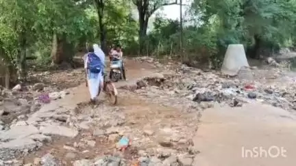 गुना नगर: वार्ड 7 में पनारिया नदी का क्षतिग्रस्त पुल बना मुसीबत, बड़ी आबादी परेशान, कुशवाहा समाज ने कलेक्टर को सौंपा ज्ञापन