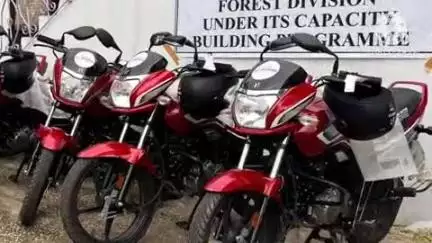 करौली: टाईगर ट्रेकिंग, अवैध गतिविधि रोकथाम एवं गश्त के लिए उपवन संरक्षण कार्यालय में पांच बाइक की गई डोनेट