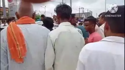 संभल: बहजोई कलेक्ट्रेट के सामने डबल टैंकर बस ने कार सवार पिता-पुत्र को रौंदा, दोनों घायल अस्पताल में भर्ती
