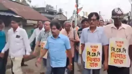 খানাকুল ১: সারা ভারতে বাংলাভাষীদের উপর বিজেপির অমানবিক নিপীড়নের প্রতিবাদে তৃণমূলের মহামিছিল খানাকুল ও গোঘাটে