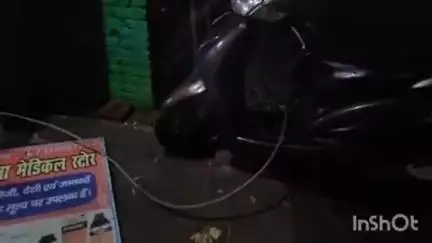 लखीमपुर: राजापुर मंडी के पास मेडिकल स्टोर पर गिरा हाई टेंशन तार, दुकानदार बाल-बाल बचा, बिजली विभाग की लापरवाही आई सामने