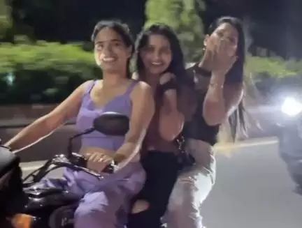 రాజస్థాన్‌లోని జైపూర్‌లో ముగ్గురు అమ్మాయిలు రన్నింగ్‌ బైక్‌పై అసభ్యకర సైగలతో 'రీల్‌' షూట్ చేసిన వీడియో వైరల్‌