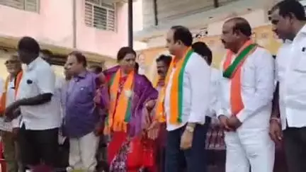 దేవరకద్ర: కేంద్ర ప్రభుత్వ పథకాలు ఉపయోగించుకుని కాంగ్రెస్ ప్రభుత్వం ప్రజల్ని మోసం చేస్తుంది పార్లమెంట్ సభ్యురాలు డీకే అరుణ