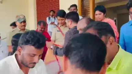ಹಾವೇರಿ: ಜಿಲ್ಲೆಗೆ ನೂತನವಾಗಿ ಆಗಮಿಸಿದ ಎಸ್ ಪಿ ಯಶೋಧ ವಂತಗೋಡೆ ಅವರಿಗೆ ನಗರದಲ್ಲಿ ಪಂಚಾಸಾಲಿ ಸಮಾಜದ ಯುವ ಘಟಕದಿಂದ ಸನ್ಮಾನ