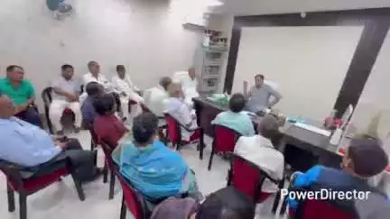 तेघरा: तेघड़ा में मतदाता पुनरीक्षण को लेकर एसडीएम ने राजनीतिक दलों के साथ की बैठक