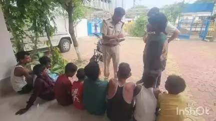 विदिशा नगर: बिहार से मुंबई जा रही समर स्पेशल ट्रेन से तीन दर्जन बच्चे और युवक बचाए गए