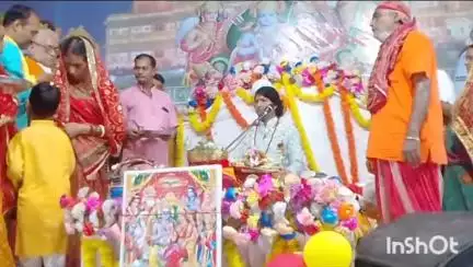 पाकुड़: हरीणडंगा हाई स्कूल मैदान में श्रीराम-सीता विवाह की झांकी में भावविभोर हुए श्रद्धालु