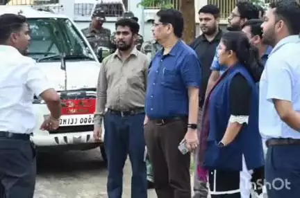 चतरा: जवाहरलाल नेहरू स्टेडियम चतरा में बन रहे इको पार्क का उपायुक्त ने किया निरीक्षण, दिए निर्देश