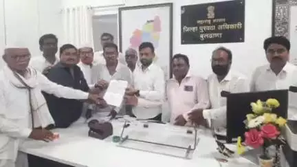 बुलढाणा: थेट द्वारपोच वाहतुकीबाबत स्वस्त धान्य दुकानदारांचे जिल्हाधिकाऱ्यांना निवेदन