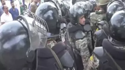 हरदा: हरदा कलेक्टर कार्यालय में विधायक अभिजीत शाह को रोकने का वीडियो वायरल