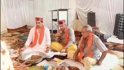 मंडी: भूतनाथ मंदिर में विश्व शांति के लिए हवन, मंडी आपदा में जान गंवाने वाले मृतकों की आत्मा की शांति के लिए की गई प्रार्थना