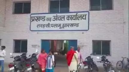 तरहसी: भू मापक अमीन सर्वे प्रशिक्षण के लिए तर हसी प्रखंड सह अंचल कार्यालय में नामांकन शुरू
