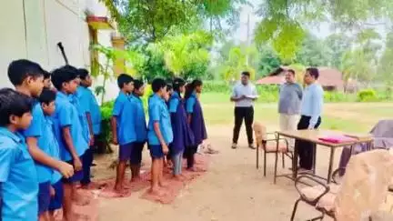 सुकमा: कलेक्टर ने सुकमा विकास खंड के आंगनबाड़ी केंद्रों और स्कूलों का किया औचक निरीक्षण