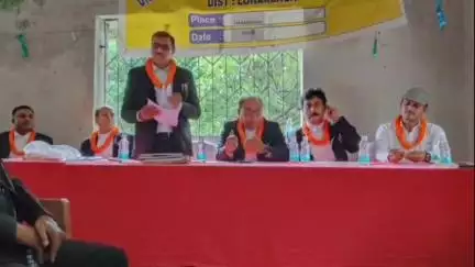 लोहरदगा: अधिवक्ता भवन में जिला अधिवक्ता संघ को सौंपा पदभार, अध्यक्ष हेमंत सिंह ने साझा की योजनाएं