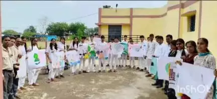 पेटलावद: कलेक्टर के निर्देश पर शासकीय बालक हायर सेकेंडरी स्कूल करवड में मातृधरा अभियान के अंतर्गत कार्यक्रम आयोजित