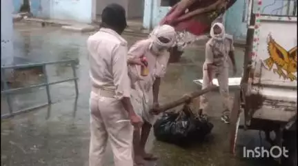 भभुआ: रोमा रेलवे ट्रैक के समीप मिले एक व्यक्ति के शव की 72 घंटे बाद भी नहीं हो पाई पहचान, दाह संस्कार के लिए ले गई पुलिस
