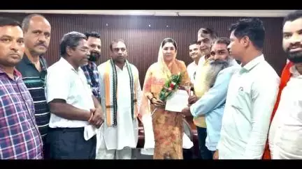 ସୋନପୁର: ସର୍କିଟ ହାଉସ ଠାରେ ସାଂସଦ ସଙ୍ଗୀତାଙ୍କୁ ଭେଟିଲେ ସୋନପୁର କଲେଜର ପୁରାତନ ଛାତ୍ର ସଂଘ