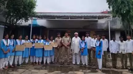 जबेरा: शासकीय हाई स्कूल नोहटा में नशा विरोधी अभियान का आयोजन, अतिरिक्त पुलिस अधीक्षक सुजीत सिंह हुए शामिल