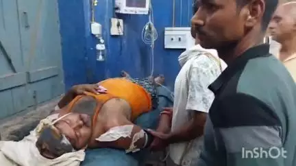 नवादा: बक्सौती रोड में अज्ञात गाड़ी की चपेट में आने से बाइक सवार दो कांवरिया गंभीर रूप से जख्मी