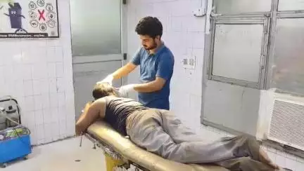 महोबा: बिलबई चुंगी के पास निर्माणाधीन गोदाम में काम करते समय मजदूर विद्युत करंट की चपेट में आने से हुआ घायल