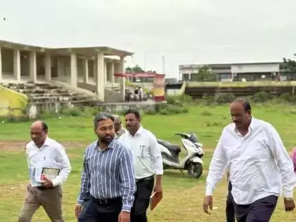 कांकेर: कलेक्टर ने कांकेर में एस्ट्रोटर्फ मैदान का निरीक्षण किया, गुणवत्ता बनाए रखने के दिए निर्देश