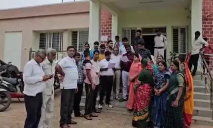 कोलारस: कोलारस जैन समाज ने मुख्यमंत्री के नाम नायब तहसीलदार को ज्ञापन सौंपा