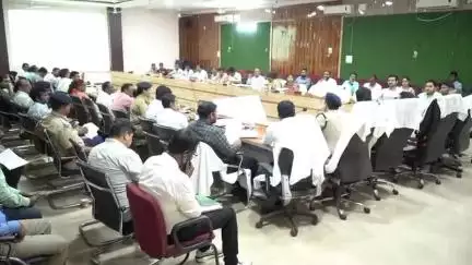 जशपुर: सड़क सुरक्षा पर जागरूकता: धीरे चलें, सुरक्षित पहुंचें, सांसद राधेश्याम राठिया