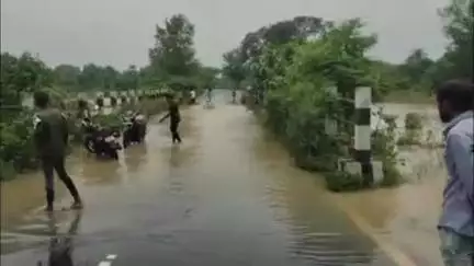 सारठ: चितरा मार्ग पर बसकी-दिघरी जोरिया पुल में पानी चढ़ने से यातायात बाधित, पुल से चार फीट ऊपर बह रहा था बाढ़ का पानी