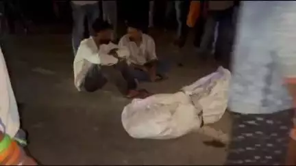 दतिया: बड़ोन कलां तिराहे पर शव रखकर जाम लगाने वाले 50 से ज्यादा लोगों पर गोराघाट पुलिस ने मामला दर्ज किया