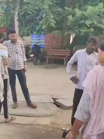 अलवर: मनोरोगी ने जिला अस्पताल में दो रोगियों के मोबाइल किए पार, घटना सामने आई