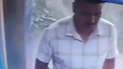 घनारी: दौलतपुर चौक में एटीएम कार्ड बदलकर धोखाधड़ी से खाते से ₹50 हजार निकालने वाले शातिर CCTV में कैद