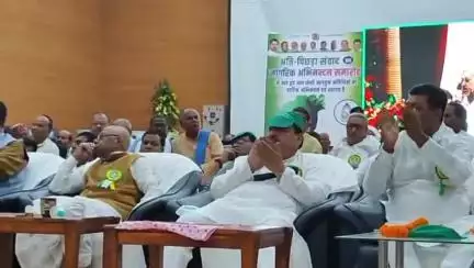 दरभंगा: लहेरियासराय के प्रेक्षागृह में राष्ट्रीय जनता दल द्वारा अतिपिछड़ा संवाद सह नागरिक अभिनंदन समारोह आयोजित