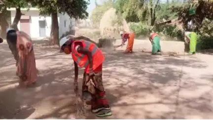 साजा: देऊरगांव ने स्वच्छता में मिसाल कायम की, पीएम मोदी भी कर चुके हैं जय गोंडवाना महिला समूह की प्रशंसा