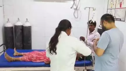 महोबा: लाड़पुर गांव की एक महिला ने अज्ञात कारणों से खाया जहरीला पदार्थ, जिला अस्पताल में इलाज जारी