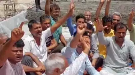सांचोर: सांचौर में सड़क निर्माण को लेकर प्रदर्शन, 30 फीट लंबाई बढ़ाने की मांग, 15 फीट बढ़ाने पर बनी सहमति