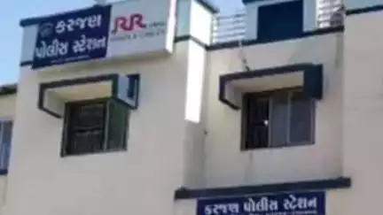 કરજણ: કરજણના વલન ગામની સીમમાં ટ્રેનની અડફેટે અજાણ્યા પુરુષનું મોત