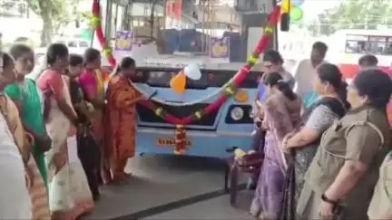 ಕೊರಟಗೆರೆ: ಬಸ್‌ಗೆ ಪೂಜೆ ಮಾಡಿ ಬರಮಾಡಿಕೊಂಡ ಬಿ.ಡಿ ಪುರ ಗ್ರಾಮಸ್ಥರು