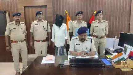 अररिया: जिले के टॉप 10 अपराधियों में शामिल 25 हजार के इनामी अपराधी को पुलिस ने पूर्णिया से किया गिरफ्तार