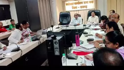 राजगढ़: अवैध कॉलोनियों में नए भूखंडों का नामांतरण न हो, राजस्व न्यायालयों में दर्ज प्रकरणों का जल्द हो निराकरण